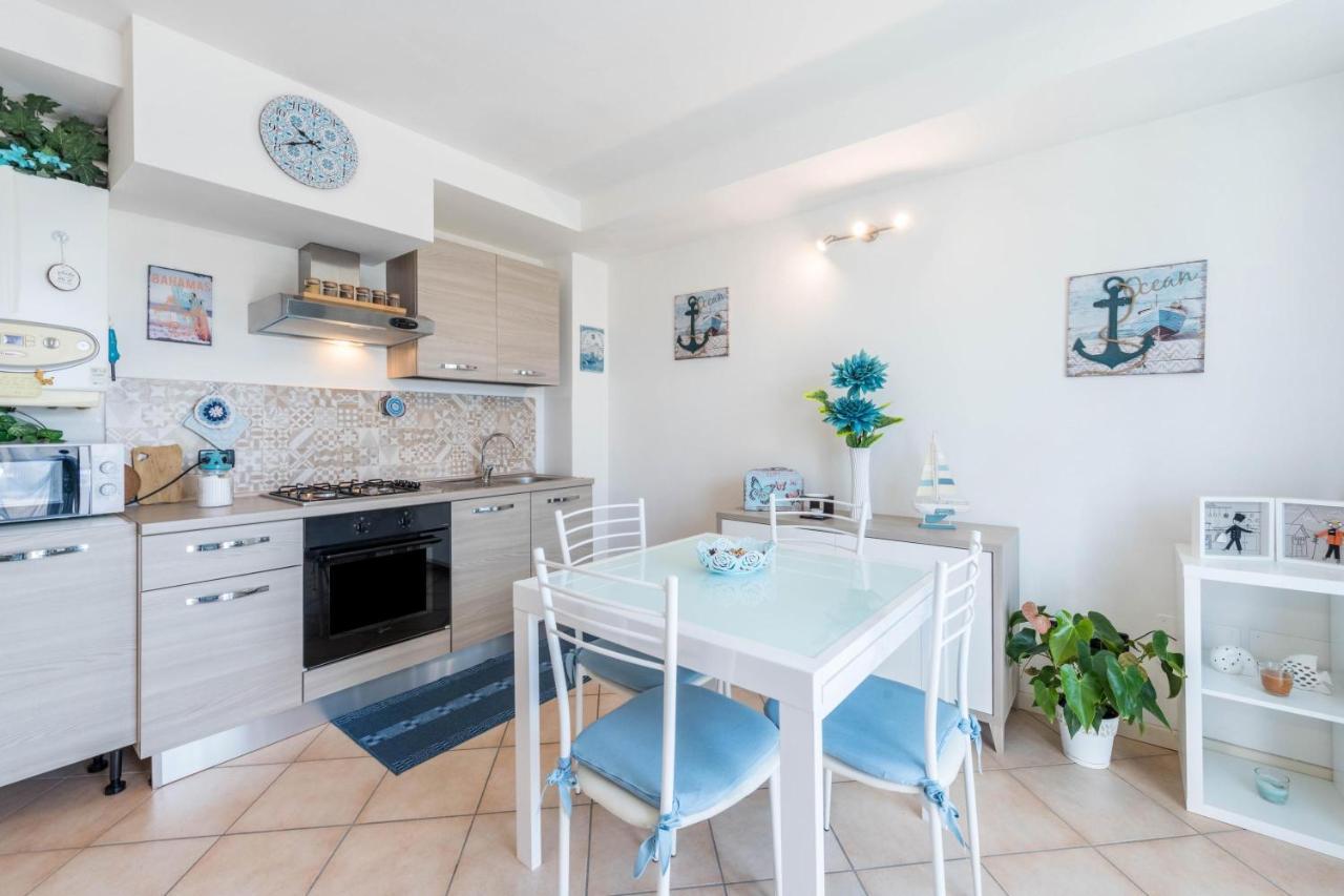 Luxury Apartment With Swimming Pool Лонато Екстериор снимка