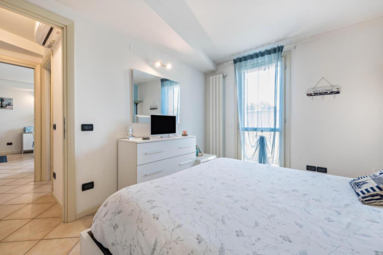 Luxury Apartment With Swimming Pool Лонато Екстериор снимка