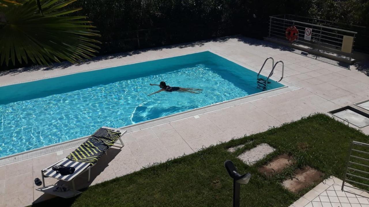 Luxury Apartment With Swimming Pool Лонато Екстериор снимка